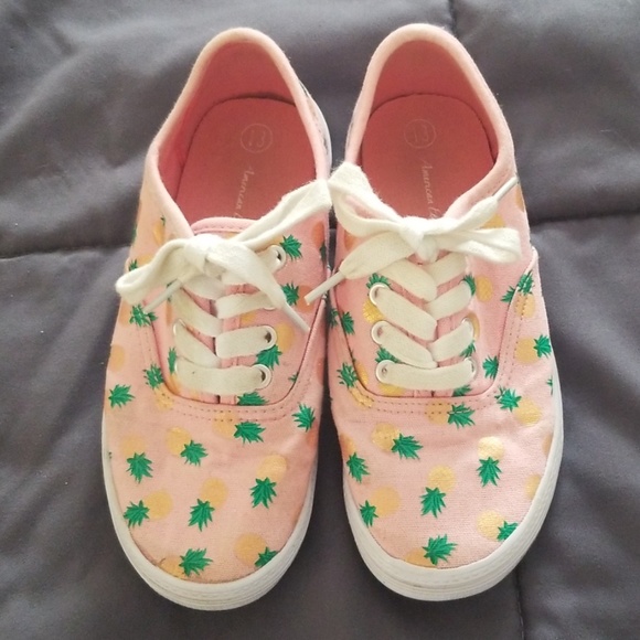 American Eagle By Payless Other - 🍍Pink with Gold pineapple print shoes🍍